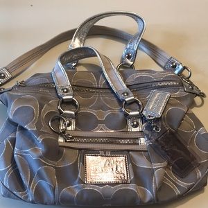 Coach bag like new. Outside zipper pocket.